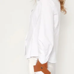 Camisa Entallada Blanca Con Puños De Cuero Camel 8 Camisa Entallada Blanca Con Puños De Cuero Camel -Ofertas Grazia Vesti Tienda camisa entallada blanca con punos de cuero camel shirts blouses miguel marinero 907670