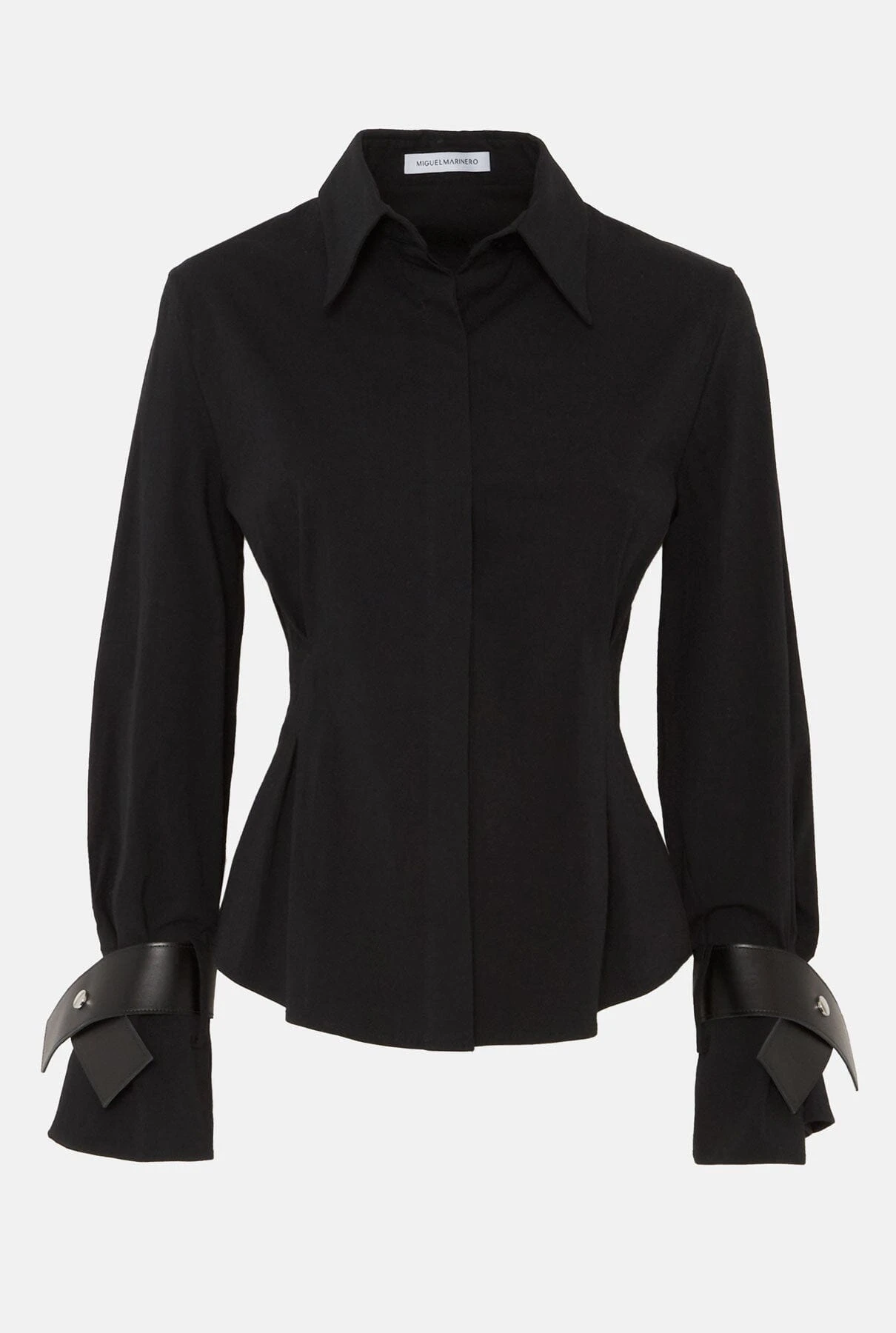 Camisa Entallada Negra Con Puños De Cuero Negro 1 Camisa Entallada Negra Con Puños De Cuero Negro