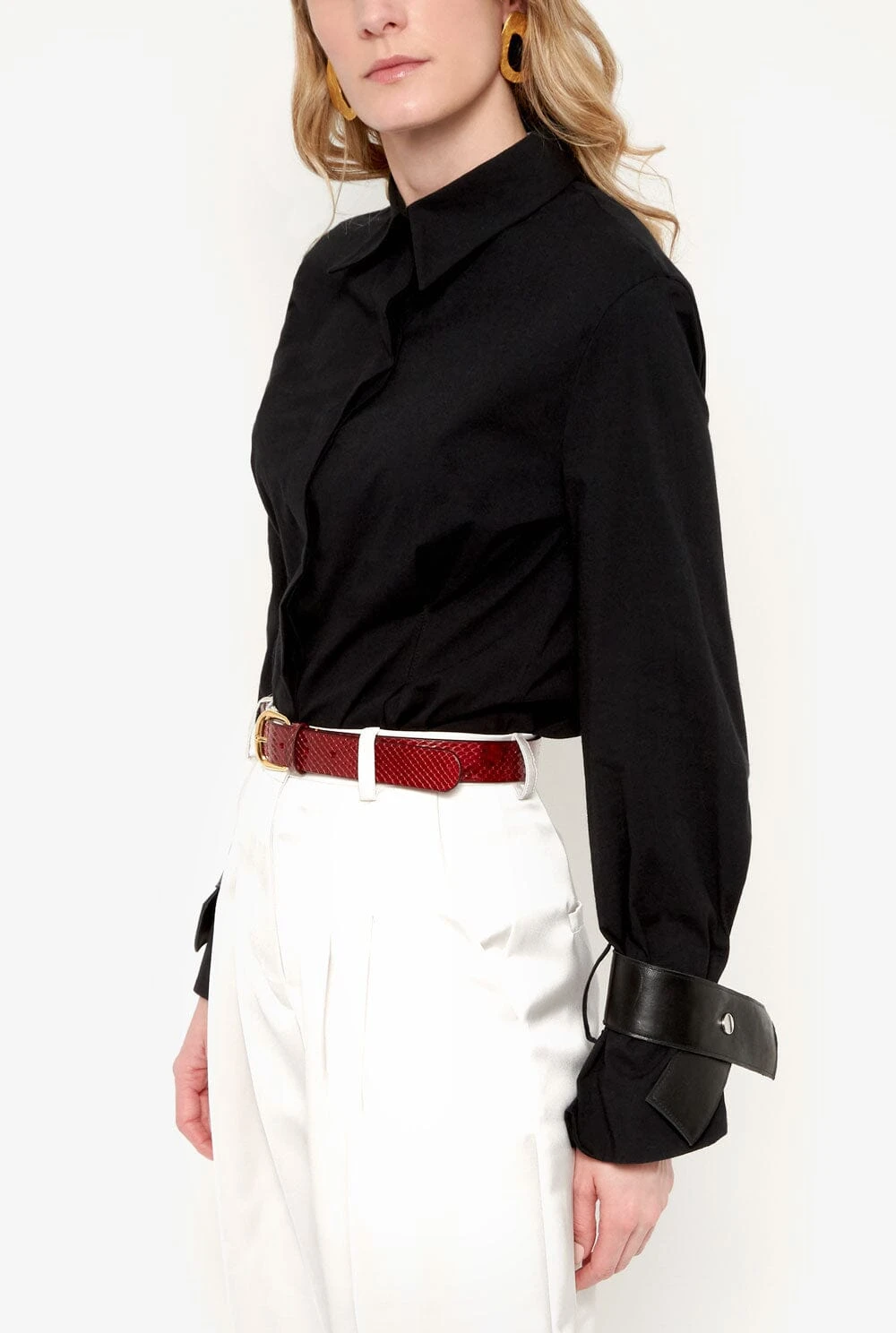 Camisa Entallada Negra Con Puños De Cuero Negro 3 Camisa Entallada Negra Con Puños De Cuero Negro - Imagen 3