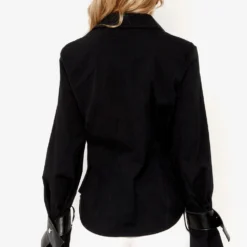 Camisa Entallada Negra Con Puños De Cuero Negro 8 Camisa Entallada Negra Con Puños De Cuero Negro -Ofertas Grazia Vesti Tienda camisa entallada negra con punos de cuero negro shirts blouses miguel marinero 762142