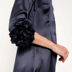 Camisa Larga De Seda Con Flores A Mano Azul Marino -Ofertas Grazia Vesti Tienda camisa larga de seda con flores a mano azul marino dresses malne 831350