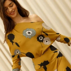 Blusa Carolyn Dahlia Mostaza