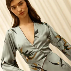 Vestido Cassatti Satén Pájaro Azul-gris -Ofertas Grazia Vesti Tienda preorder vestido cassatti saten pajaro azul gris envio 8 de arbil dresses galcon studio 340674