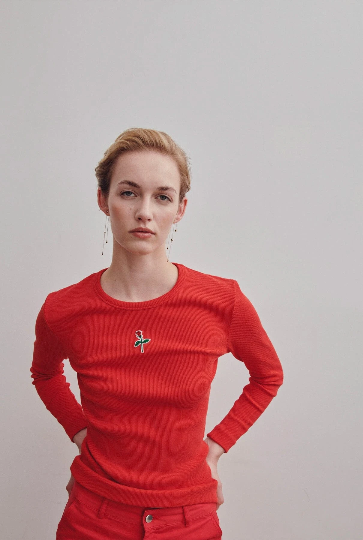 Red Long Tee 2 Red Long Tee - Imagen 2